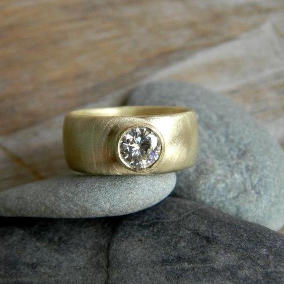 Vintage Zirconia Eye Golden Forged Ring