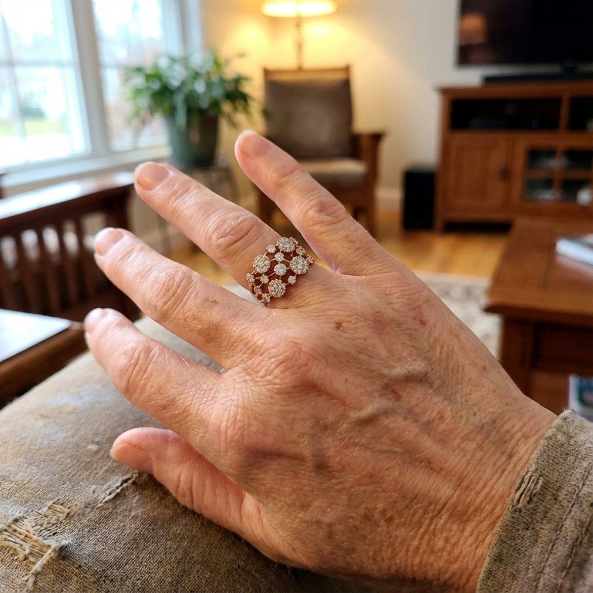 Vintage Inlaid Bright Stones Rose Gold Ring