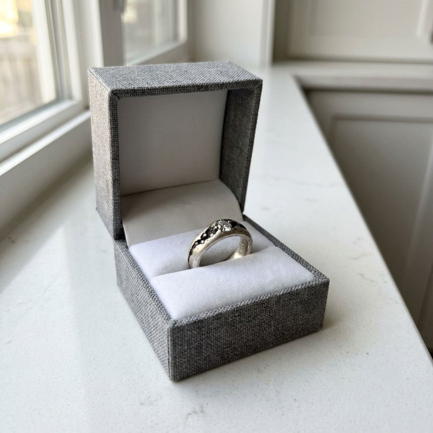 Vintage White & Black Gold Ring