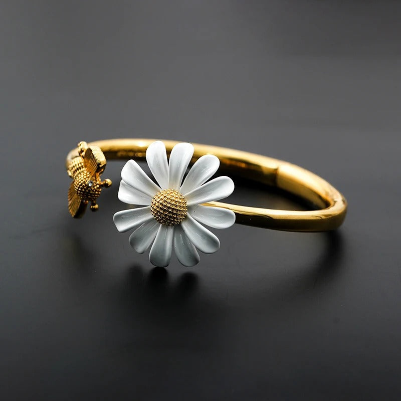 Vintage Gold Daisy & Bee Bracelet-Lydieannejewelry