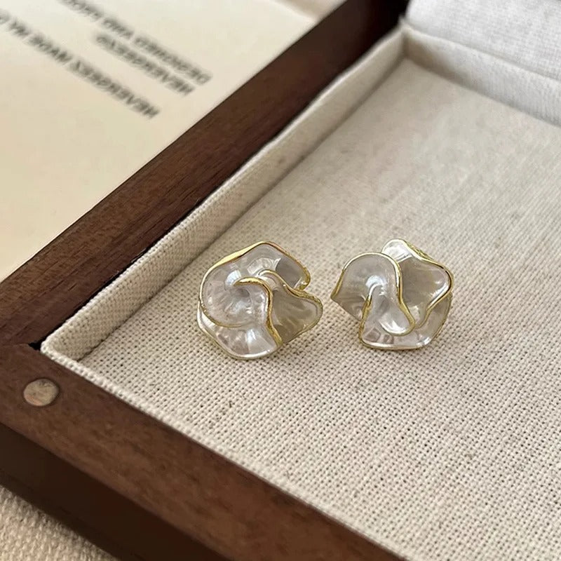 Vintage White Flower Stud Earrings-Lydieannejewelry