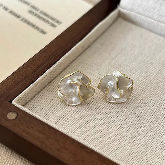 Vintage White Flower Stud Earrings-Lydieannejewelry