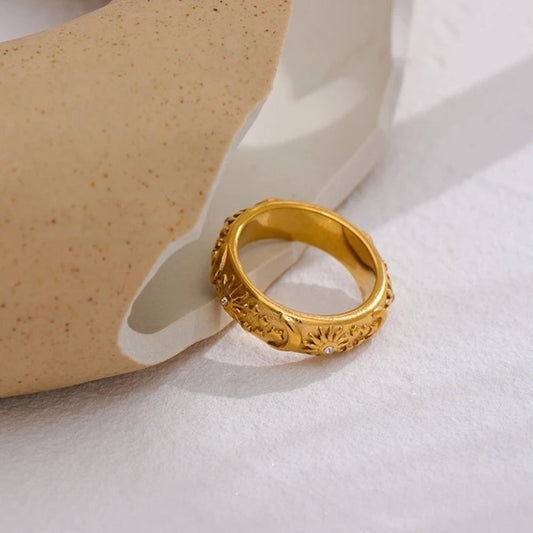 Vintage Sun Moon Star Band Ring-Lydieannejewelry